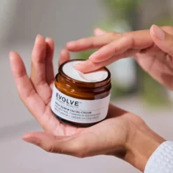 EVOLVE Daily Renew Facial Cream uudistava kasvovoide 60 ml